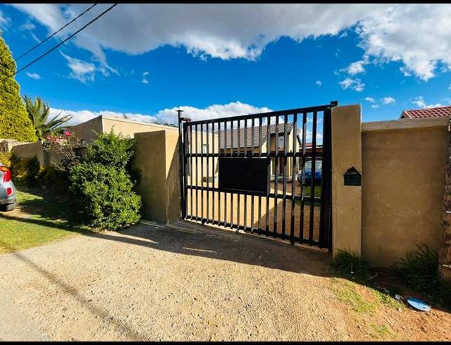 2 BEDROOM HOUSE FOR SALE IN COSMO CITY